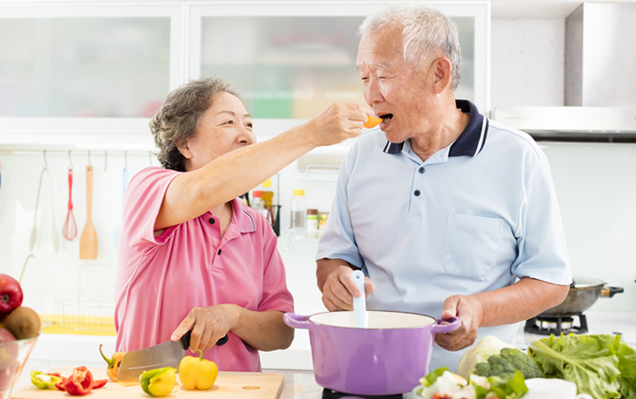 Dinh dưỡng là rất quan trọng với người già 